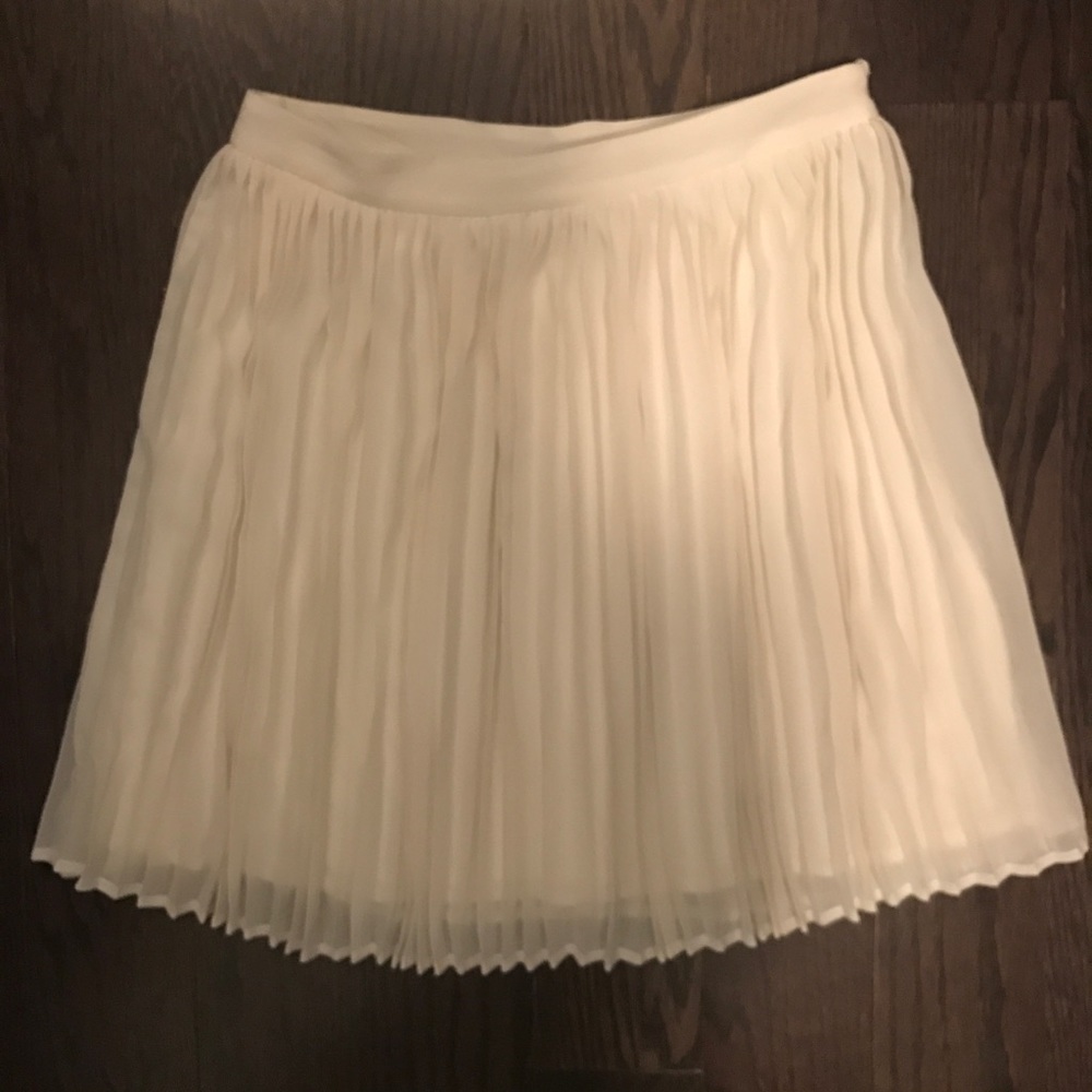 Cream pleated skirt